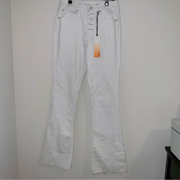 JAG Jeans - white flare jeans with raw hem bottom and button up fly size 6 - Picture 3 of 10